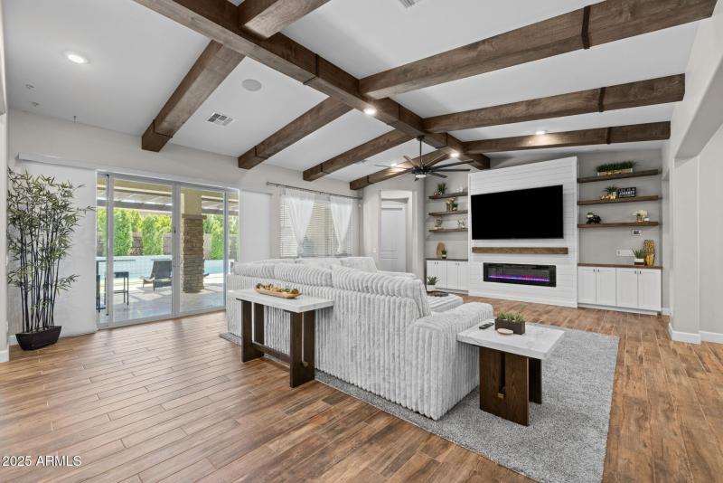 Welcome to 21011 E Aquarius Way