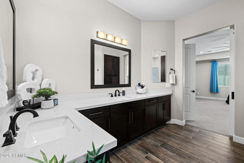 21011 Aquarius - 32Primay Bathroom