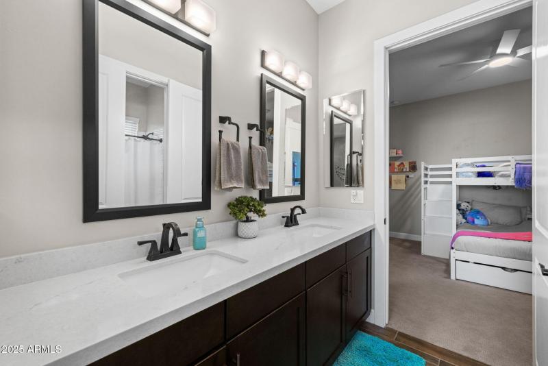 21011 Aquarius - 38Jack & Jill Bath