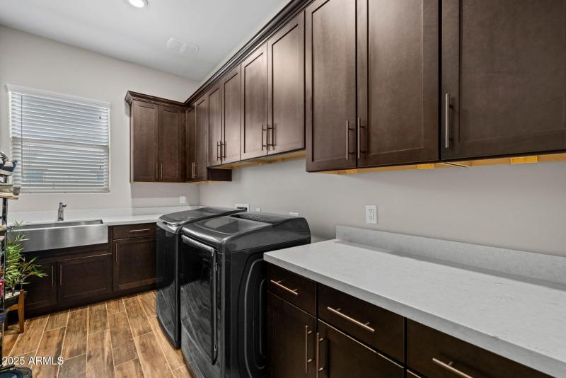 21011 Aquarius - 43Laundry