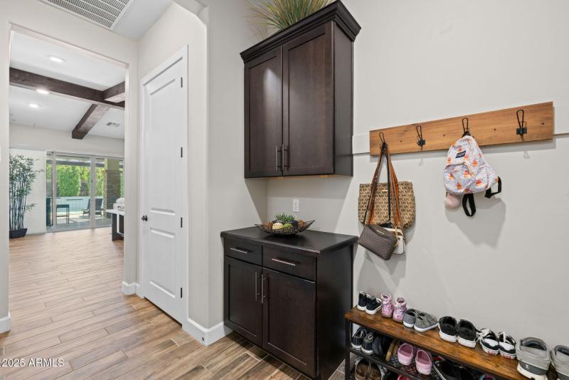 21011 Aquarius - 44Mud Room