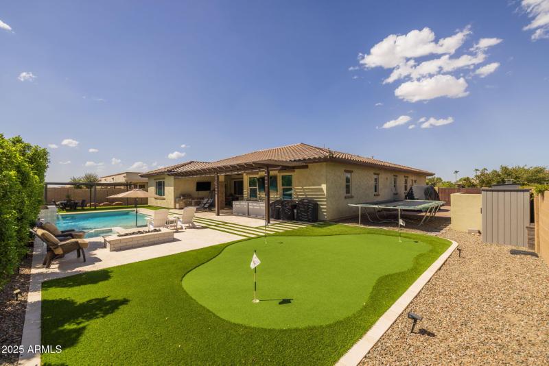 21011 Aquarius - 50Backyard