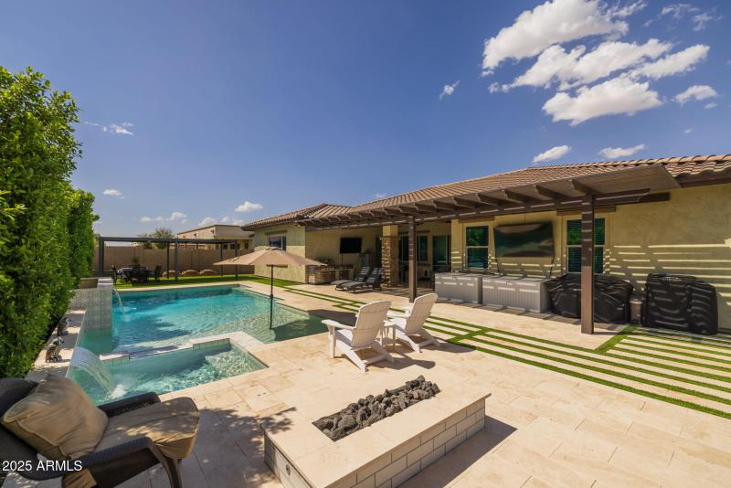 21011 Aquarius - 51Backyard Firepit