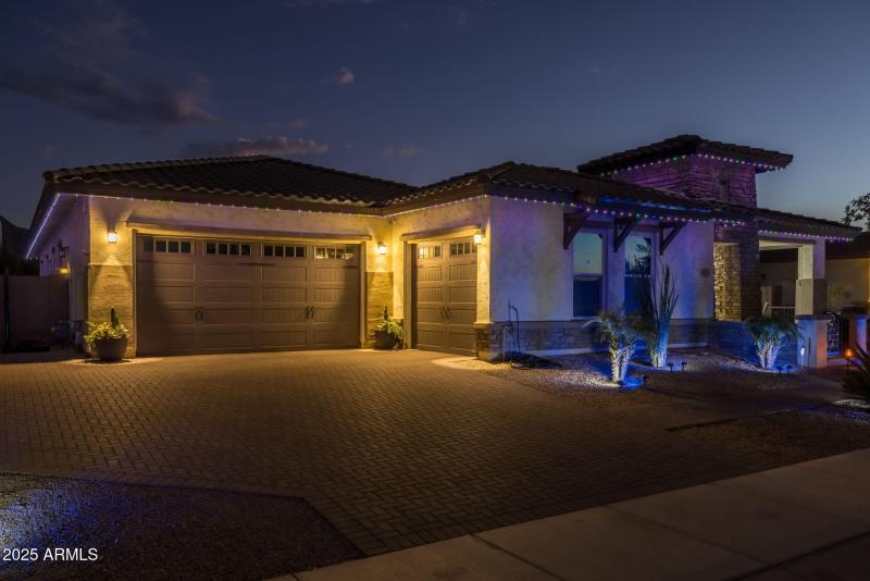 21011 Aquarius - 63Exterior Twilight