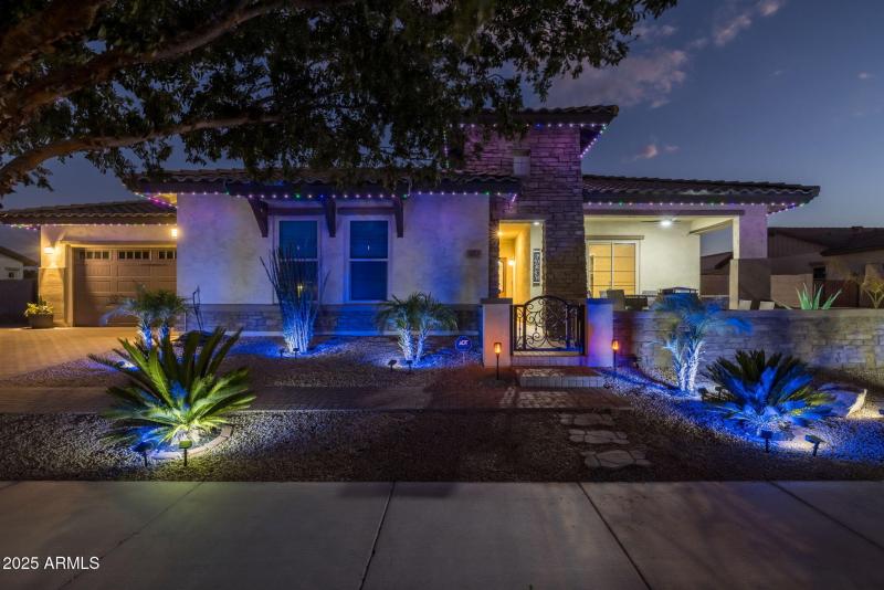 21011 Aquarius - 64Exterior Twilight