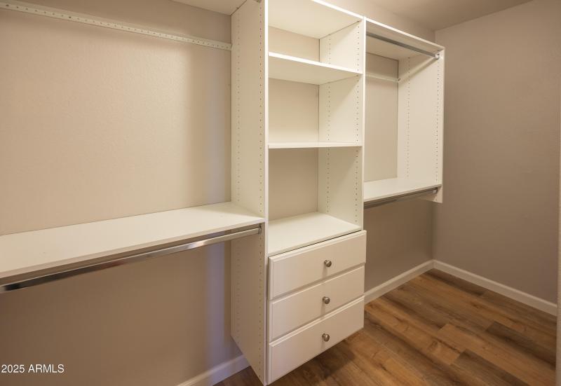 14901_PrimaryCloset2