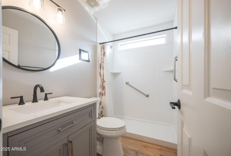 14901_UpperFullBath2