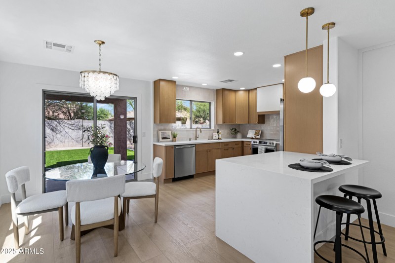 3268 W Belle Ave-9