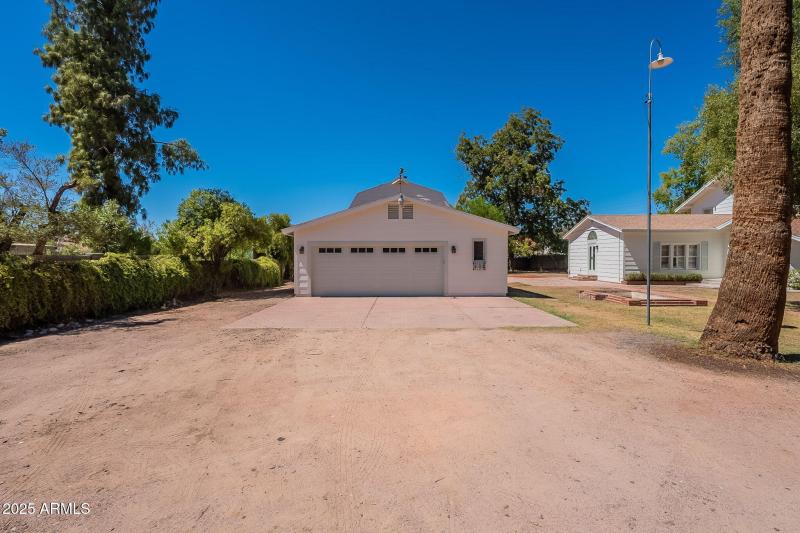 Detached Garage