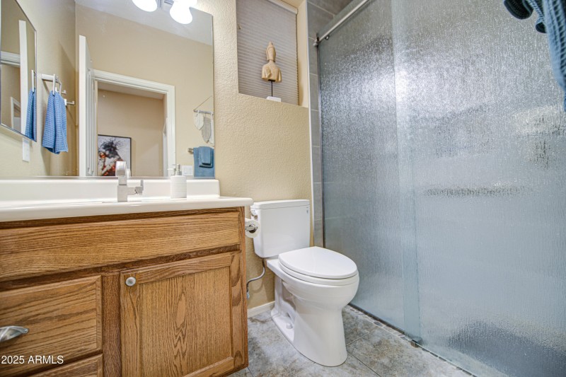 Bathroom 2-pic 2