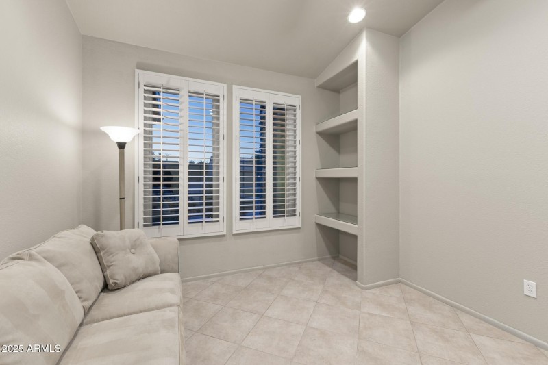 Library/Den
