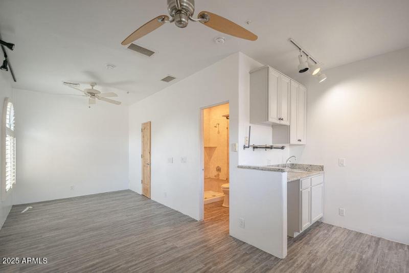 20250911_8170-E-Golden-Spur_26