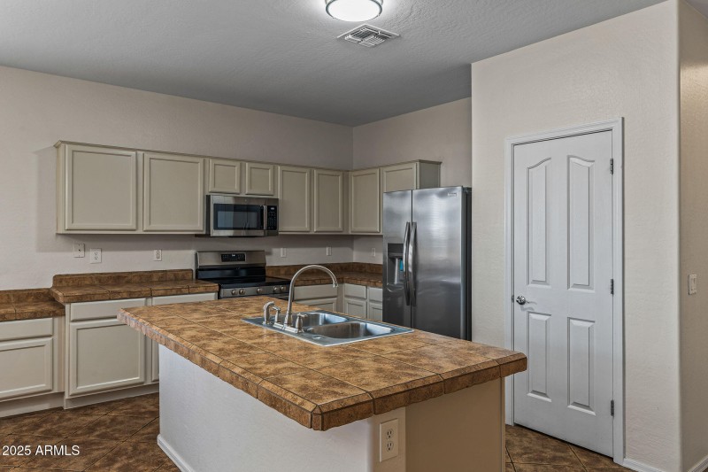 45305WMiramarRd-11