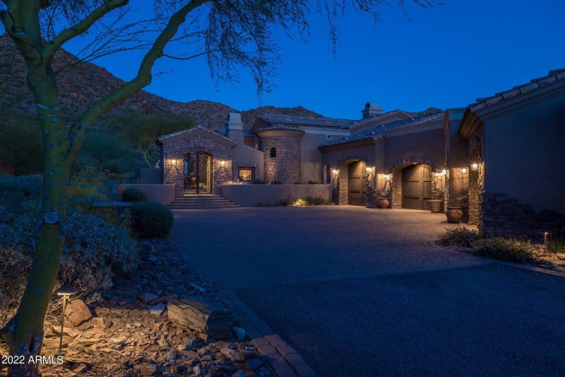 TWILIGHT FRONT VIEW