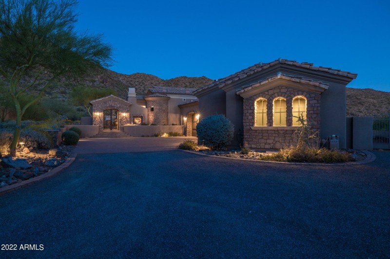 TWILIGHT FRONT VIEW