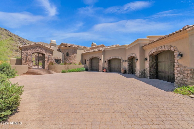 4+ car garage & auto court