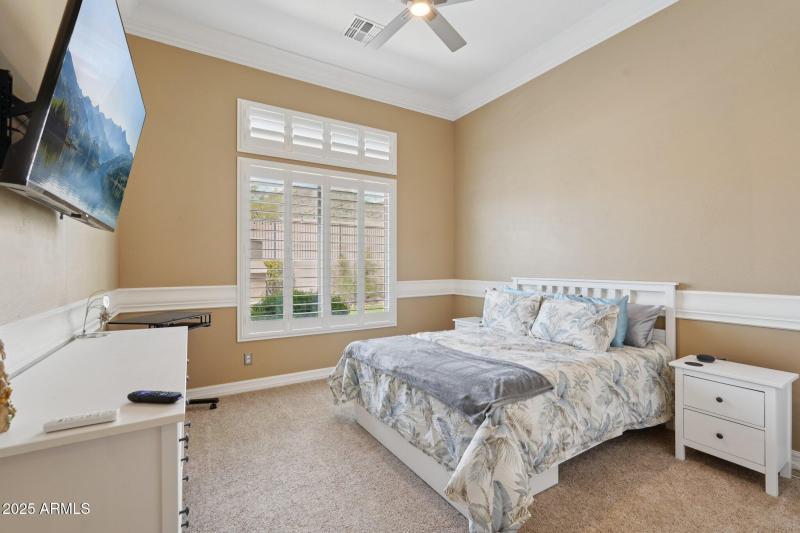 21-web-or-mls-W Shinnecock Way-S1209-022