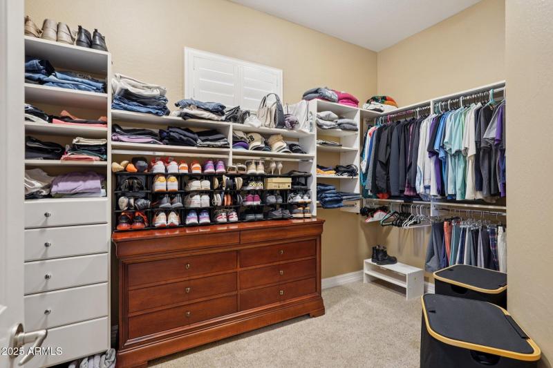 28-web-or-mls-W Shinnecock Way-S1209-029