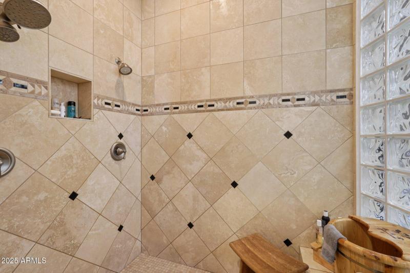 33-web-or-mls-W Shinnecock Way-S1209-034