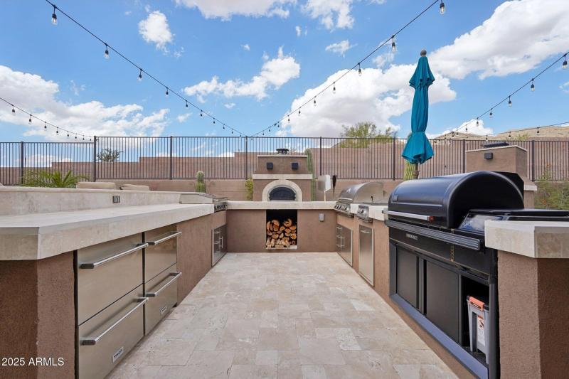 46-web-or-mls-W Shinnecock Way-S1209-048