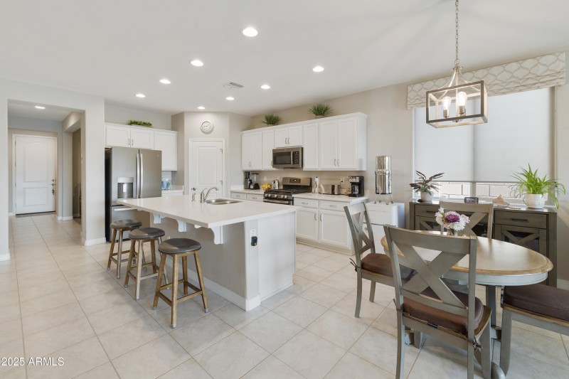 Kitchen Dining Area