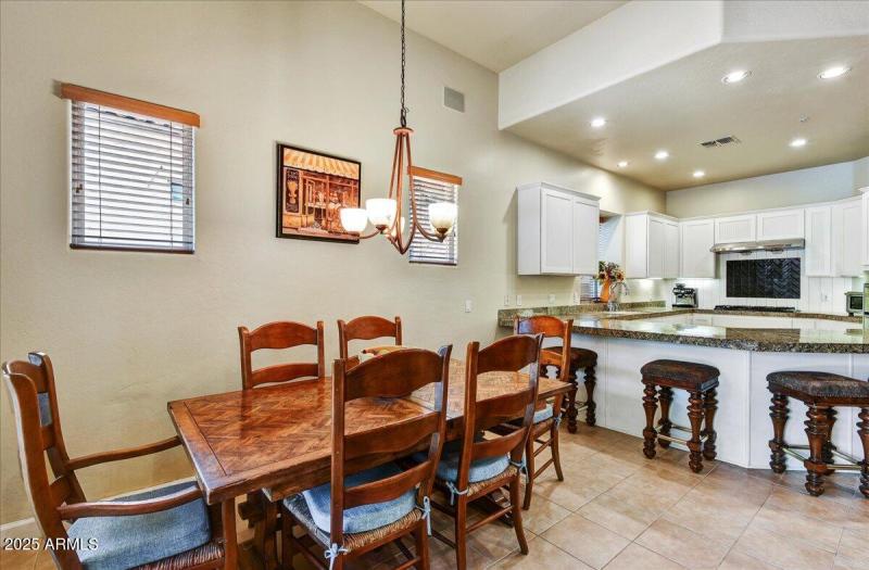 19-Dining to Kitchen