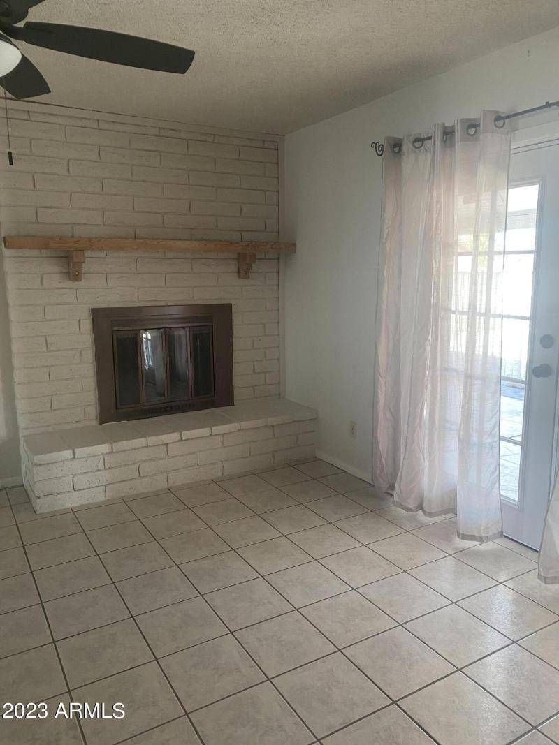 Fireplace in familyroom