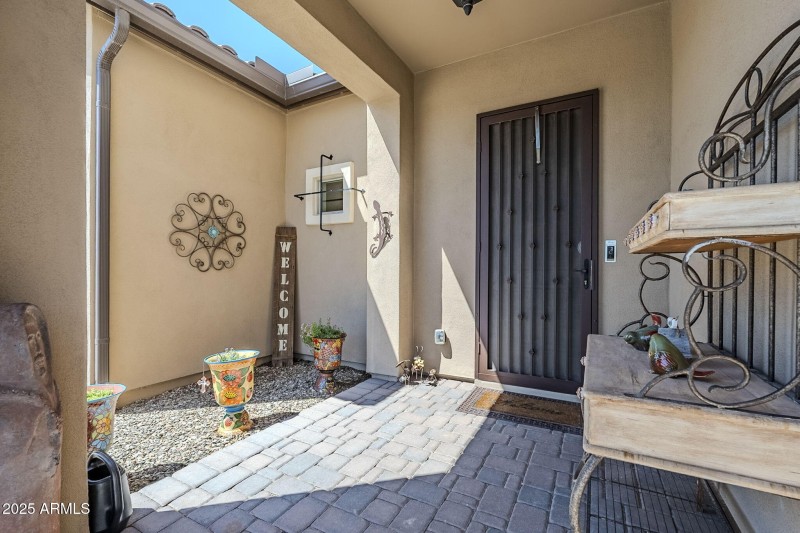 Pavered Entry w/ Screen Front Door