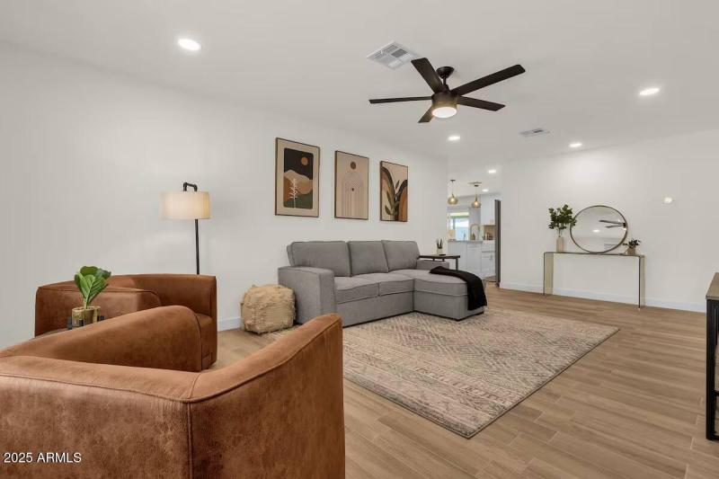 89380502-5b54-43c2-89fa-4a4da113e395