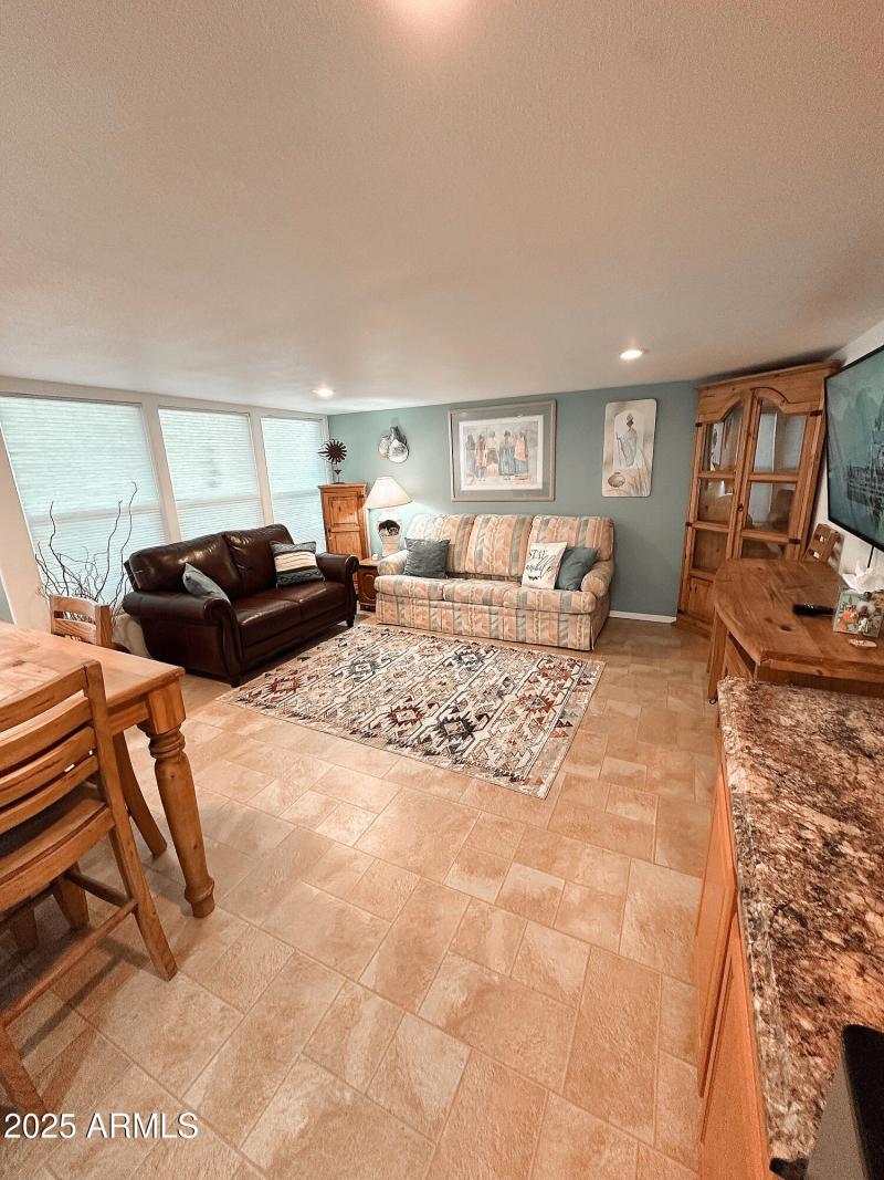 6DC01058-D578-4DBA-BEEA-86BA2FEA6EA5