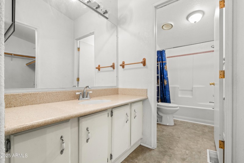 2 Interior - 14