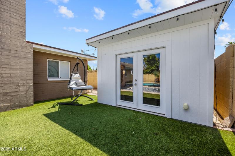 Detached office/guest bedroom