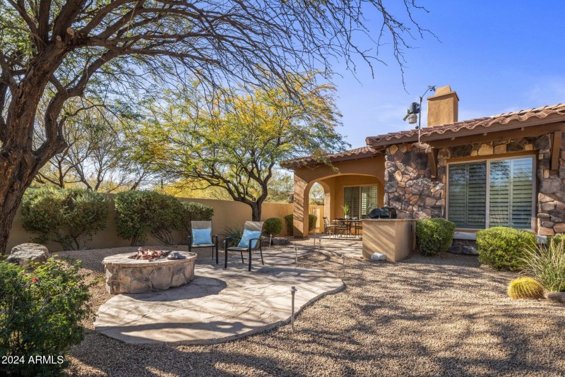 Ultimate Privacy In Pristine Backyard