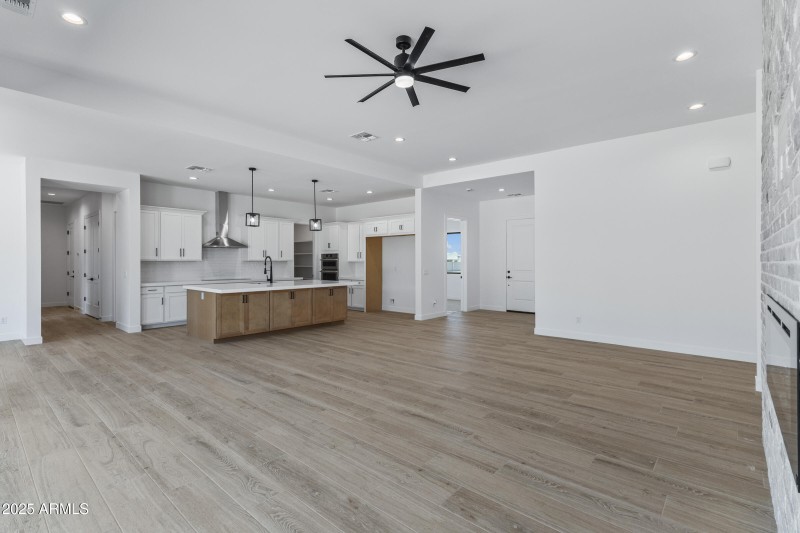 3933 E Freeman Ln-8