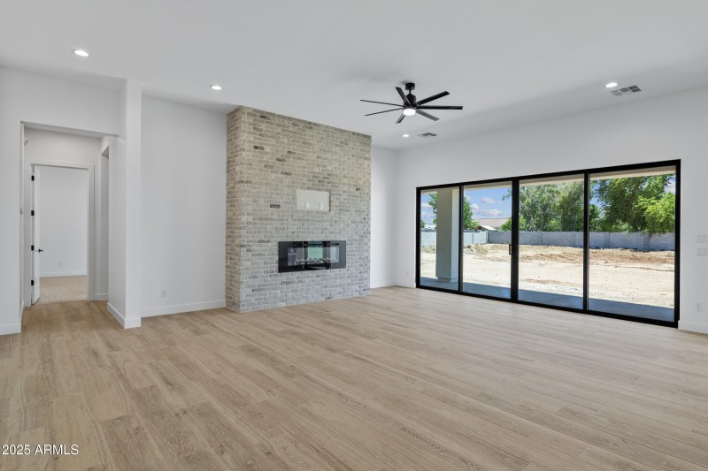 3933 E Freeman Ln-9