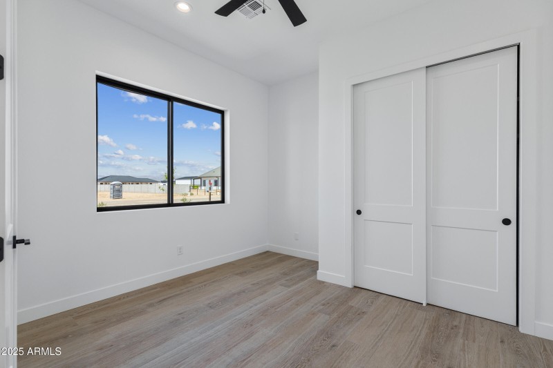 3933 E Freeman Ln-22