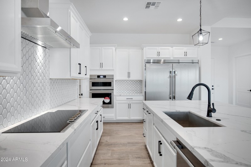 2335 W Marita St-7
