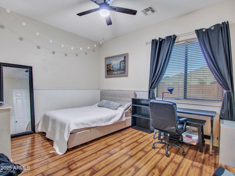09-Bedroom-(1)