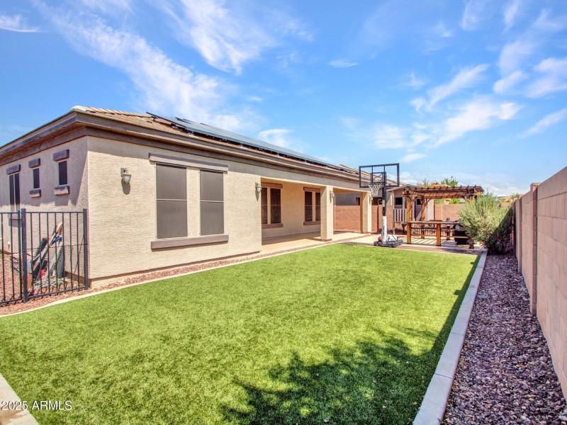 14-Backyard-(10)
