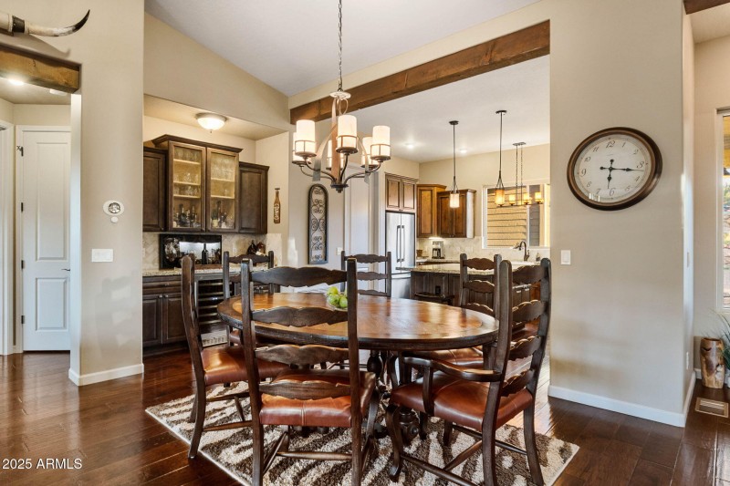 15-Dining Room (2)
