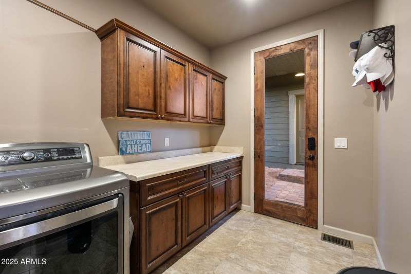 43-Laundry Room (2)