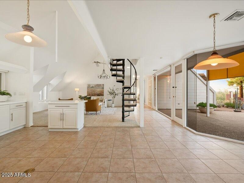 08-Dining to Kitchen