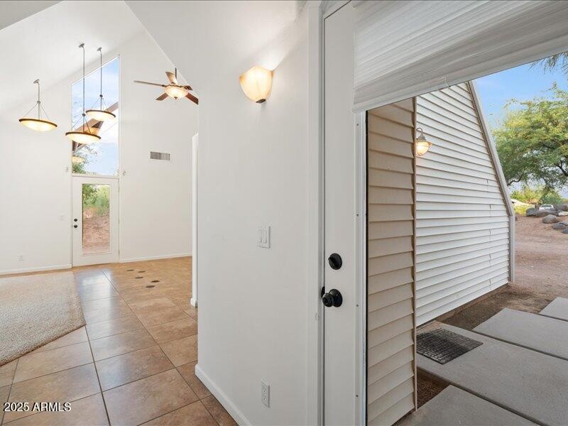 22-en-suite hallway and entrance