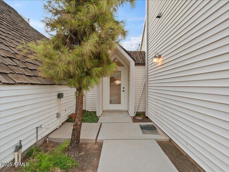 23-En suite Entrance