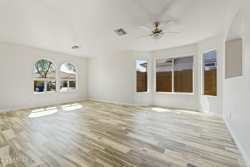 6-web-or-mls-Done Interior-25