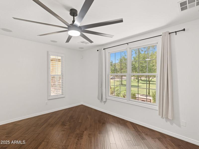 large-019940ae-f122-71b1-a9dc-febf0d71df