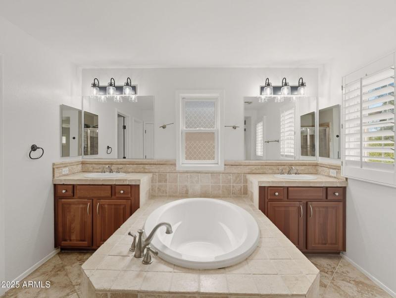 large-019940ae-f51b-72bd-864a-a073fd9083