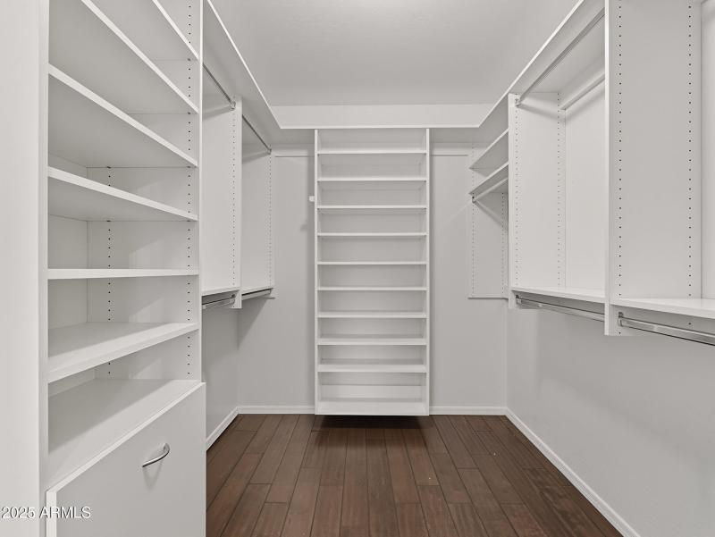 large-019940ae-f5b0-70f4-ae7c-0c13ea8338