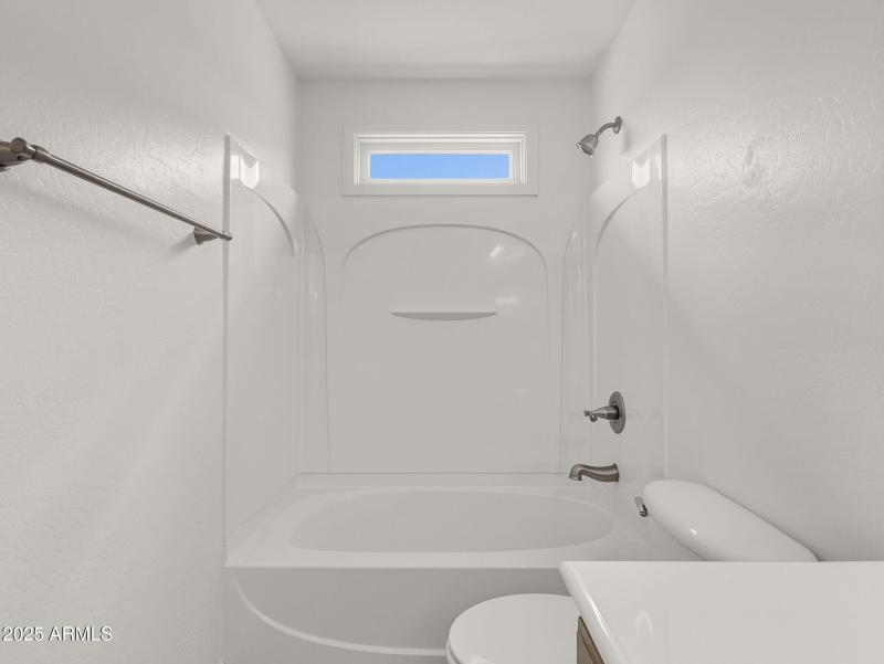 large-019940ae-f713-71de-8432-5dcadcffcb