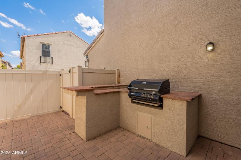 large-019940ae-f89e-7363-b2db-cfae92d003